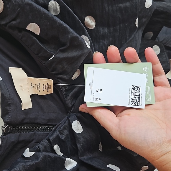 H&M polka dot ruffle top - Picture 6 of 6